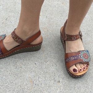 L'Artiste Spring Step wedge sandals 9